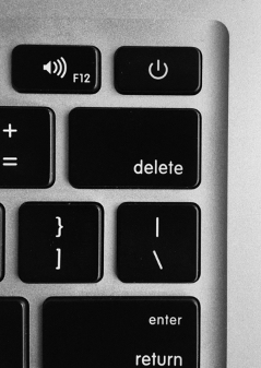 Picture of delete key. Photo by Ujesh Krishnan on Unsplash